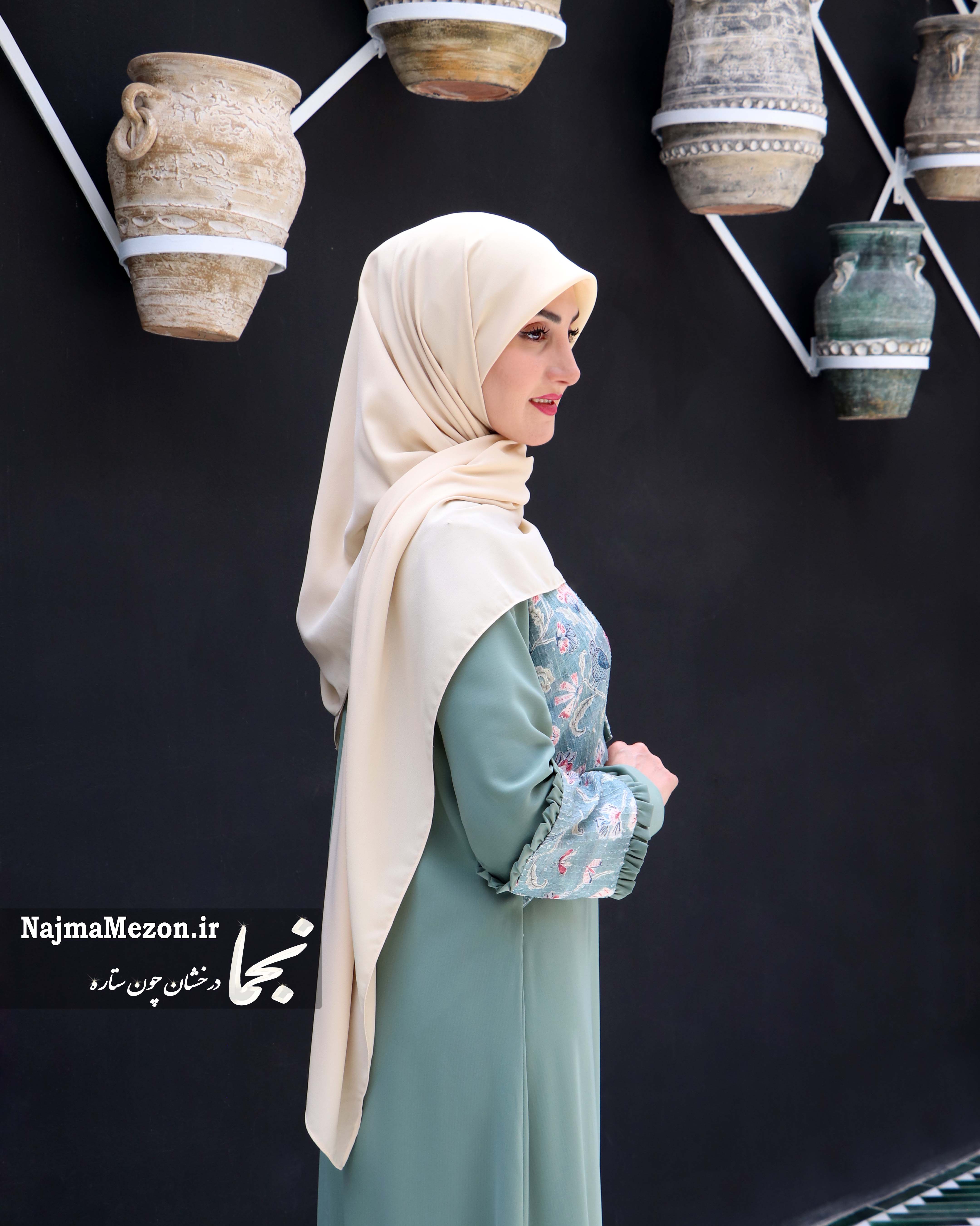 خرید مانتو عبایی در اندیشه