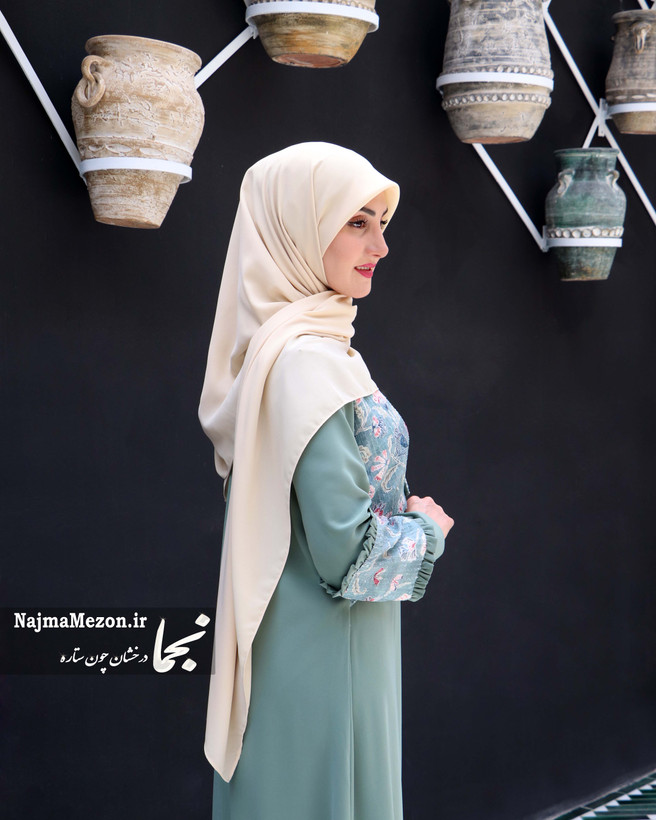 خرید مانتو عبایی در اندیشه