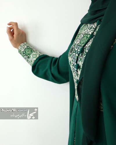 مانتو عبایی رز سبز مناسب شیردهی | جزییات جلوی لباس و دکمه های شیردهی