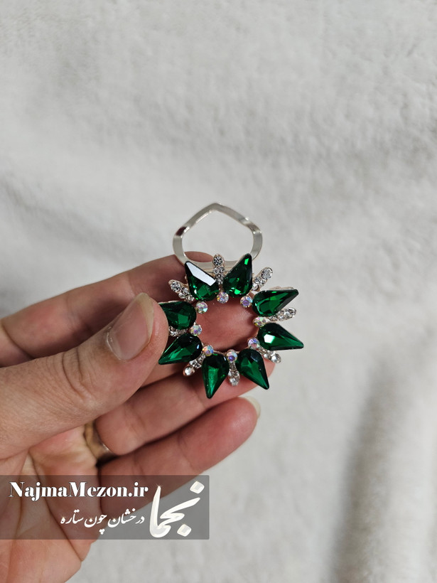 خرید گیره روسری آهنربایی دو کاره | نمایش ابعاد داخل دست