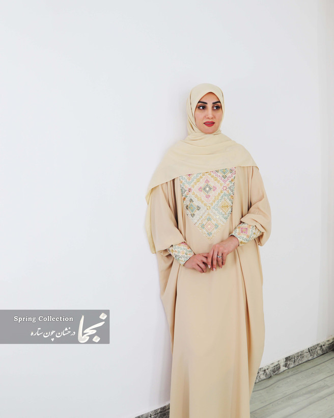 عبای با خرجکار سوزن دوزی با طرح گل و بته جزییات پارچه