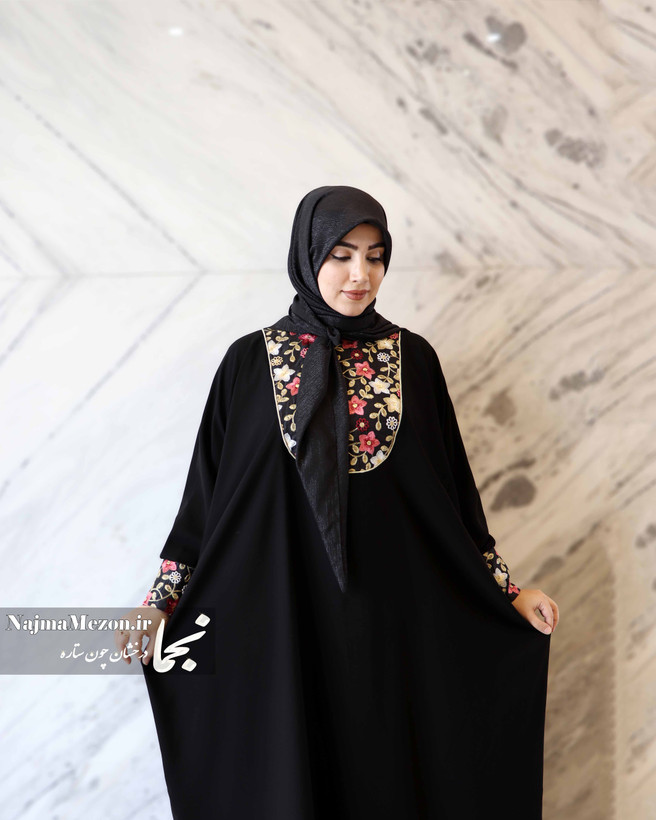 عبای مجلسی مشکی مدل آرامیس نمای روبرو با خرجکار تافته و سوزندوزی هندی - مزون نجما