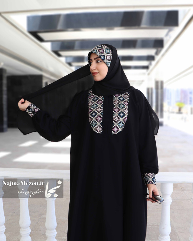 نمای ترکیبی از هماهنگی ست عبا و هدشال یکتا مشکی - مزون نجما