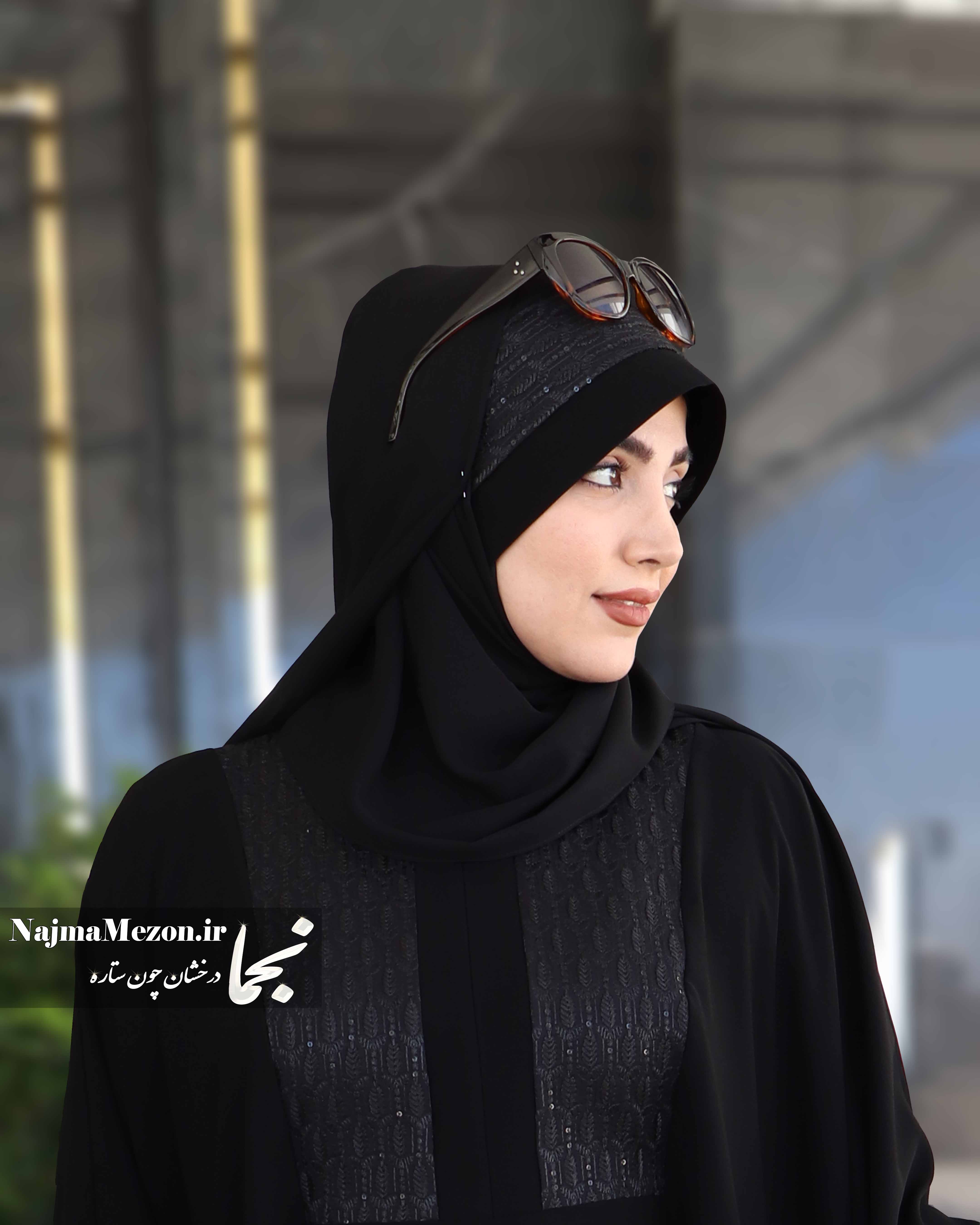 جزئیات خرجکار لینن با سوزن‌دوزی هندی روی هد روسری مدل ضحی - مزون نجما